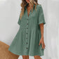 Vestido midi de manga curta com gola de camisa e botões