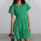 Vestido feminino com decote em V, manga curta e aberturas