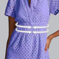 Vestido feminino com decote em V, manga curta e aberturas