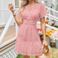 Vestido feminino com decote em V, manga curta e aberturas