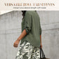 Conjunto composto por uma blusa feminina com decote em V e umas calças largas com padrões