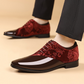 Sapatos sociais com detalhes contrastantes