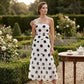 Vestido elegante sem alças, com bolinhas e camadas