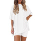 Conjunto de duas peças, de estilo casual e folgado