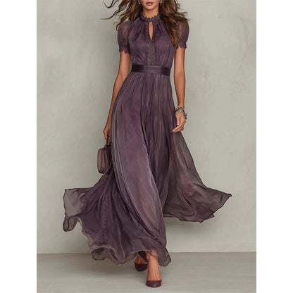 Vestido feminino esvoaçante com acabamentos em renda, de inspiração vitorian