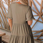 Vestido feminino com decote em V e babados em camadas