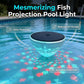 Luz solar flutuante para piscina com projeção de peixe