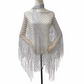 Poncho feminino em rede com aberturas e borla