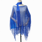 Poncho feminino em rede com aberturas e borla