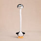 Pingente em forma de saco com animal de pelúcia de pescoço comprido
