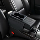 🚗 50% OFF – Almofada de apoio para o braço 5 em 1 | Organize o painel do carro com suporte para copos, compartimento para telemóvel e porta-lenços 💺